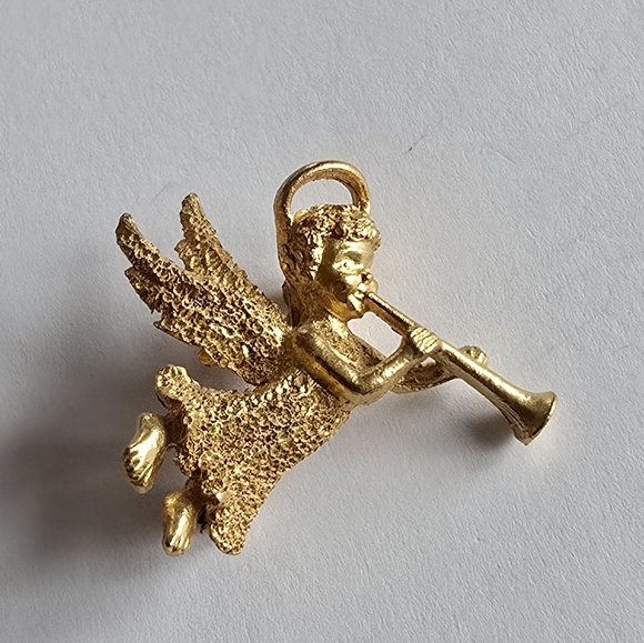 Vintage angel pin guardian brooch angle on my shoulder gold tone - Picture 2 of 5